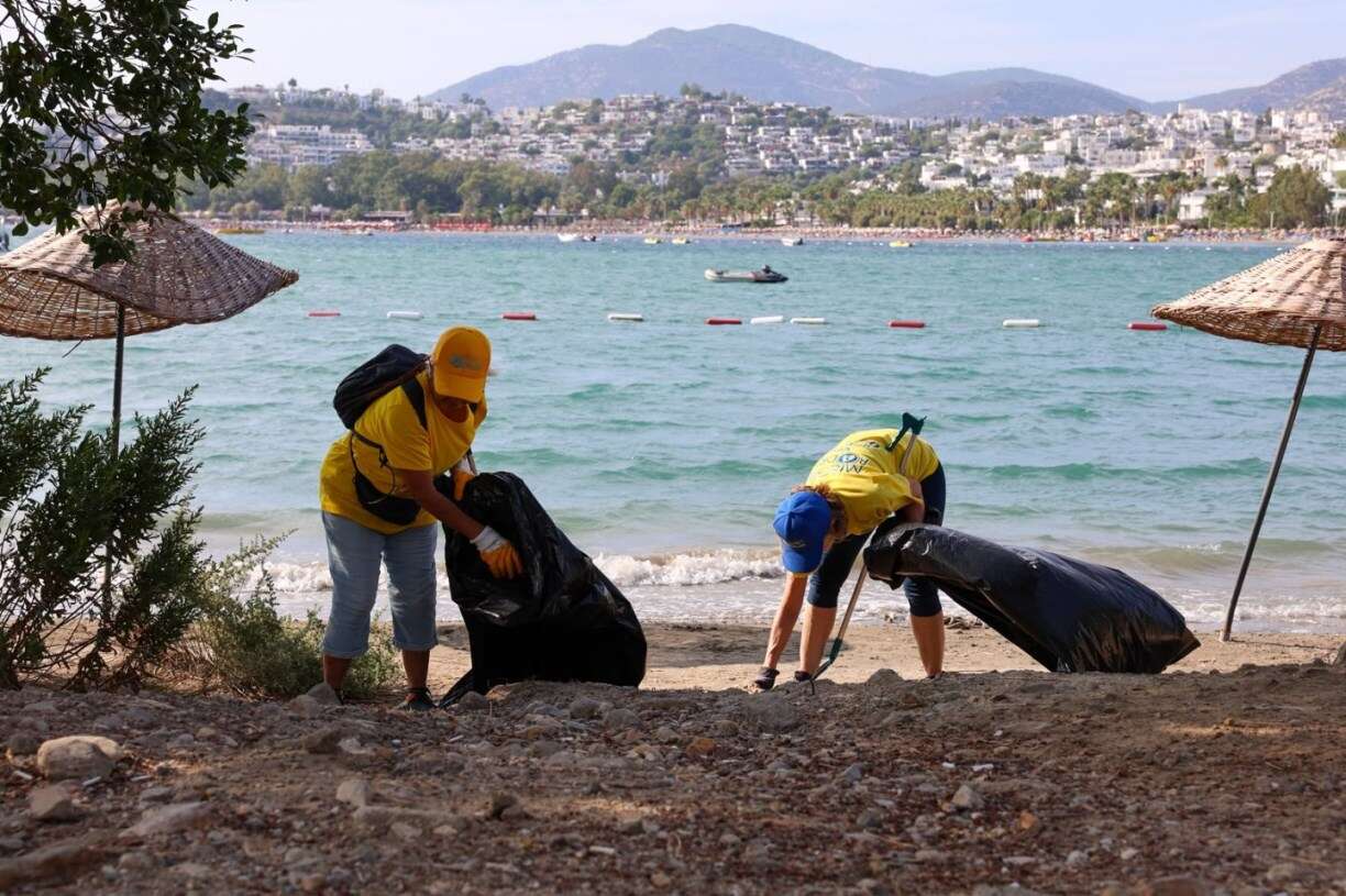 Gümbet Sahili’nde Dünya Temizlik Günü Buluşması: Yarım Tona Yakın Atık Toplandı 3